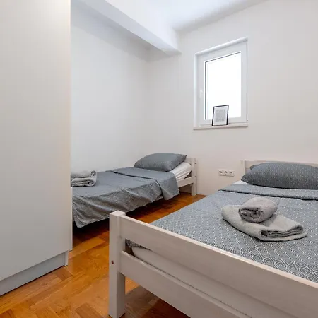 Bay Marisa Apartmán *