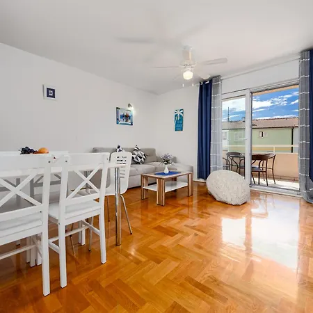 Bay Marisa Apartment *